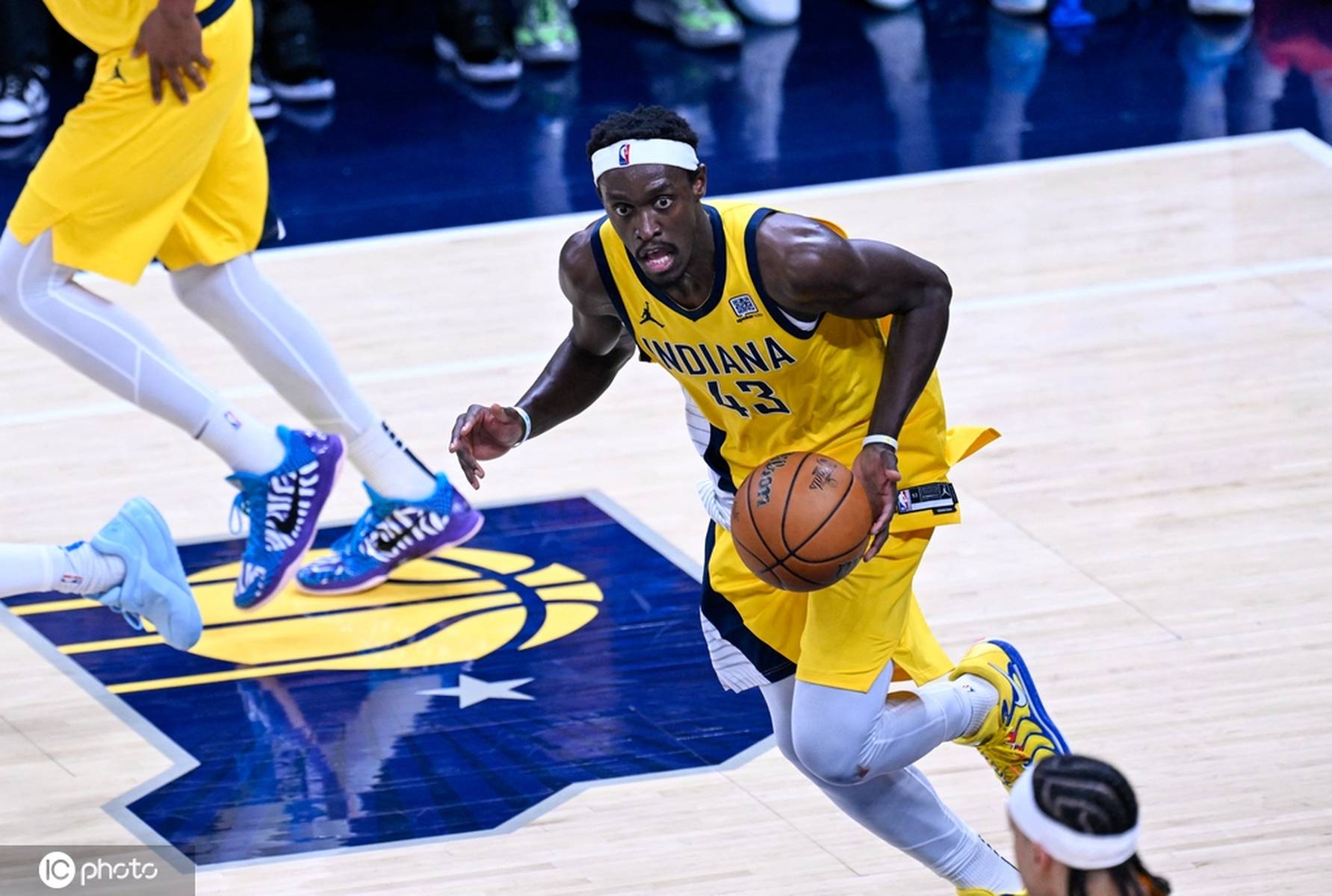 开云-关于西亚卡姆连续十二场比赛得分超过大比分获胜，巴塞罗那不断突破！观众掌声雷动的信息